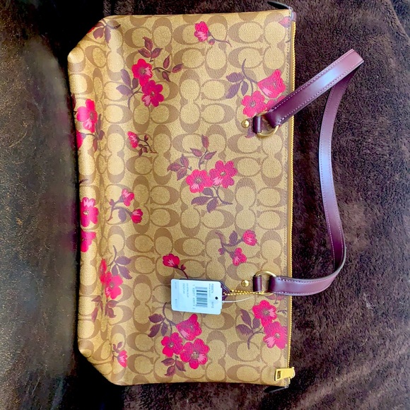 Coach purse - Picture 2 of 3